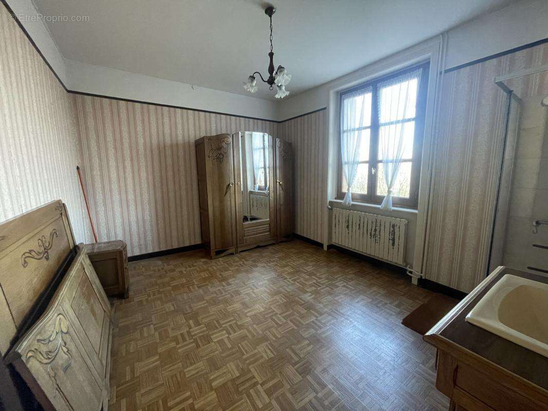 Maison à LADIGNAC-LE-LONG