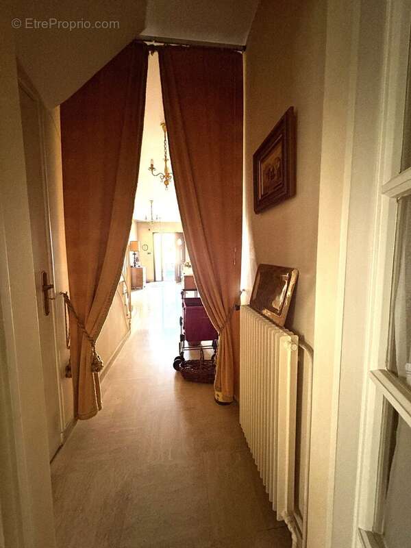 Maison 241 m² à Saint-Maur-Des-Fosses  - photo 4