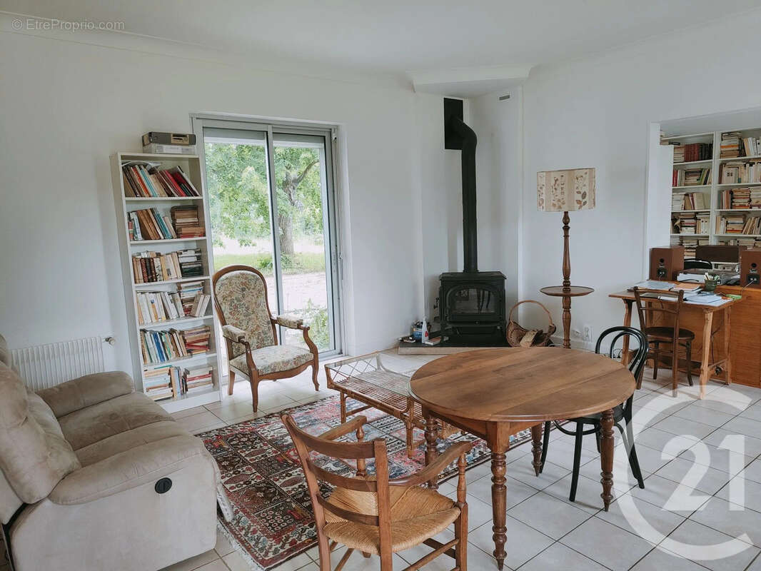 Maison 214 m² à La Chapelle-Montlinard  - photo 3