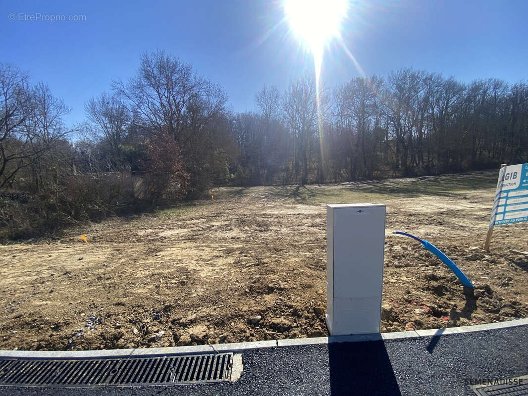 Terrain à SAINT-CLAR-DE-RIVIERE