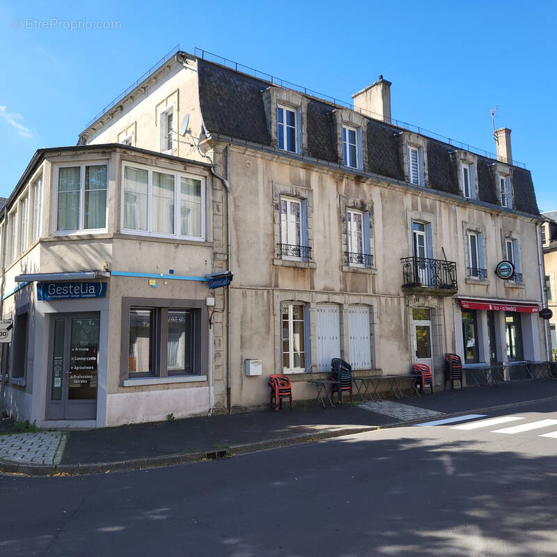 Appartement à RIOM-ES-MONTAGNES