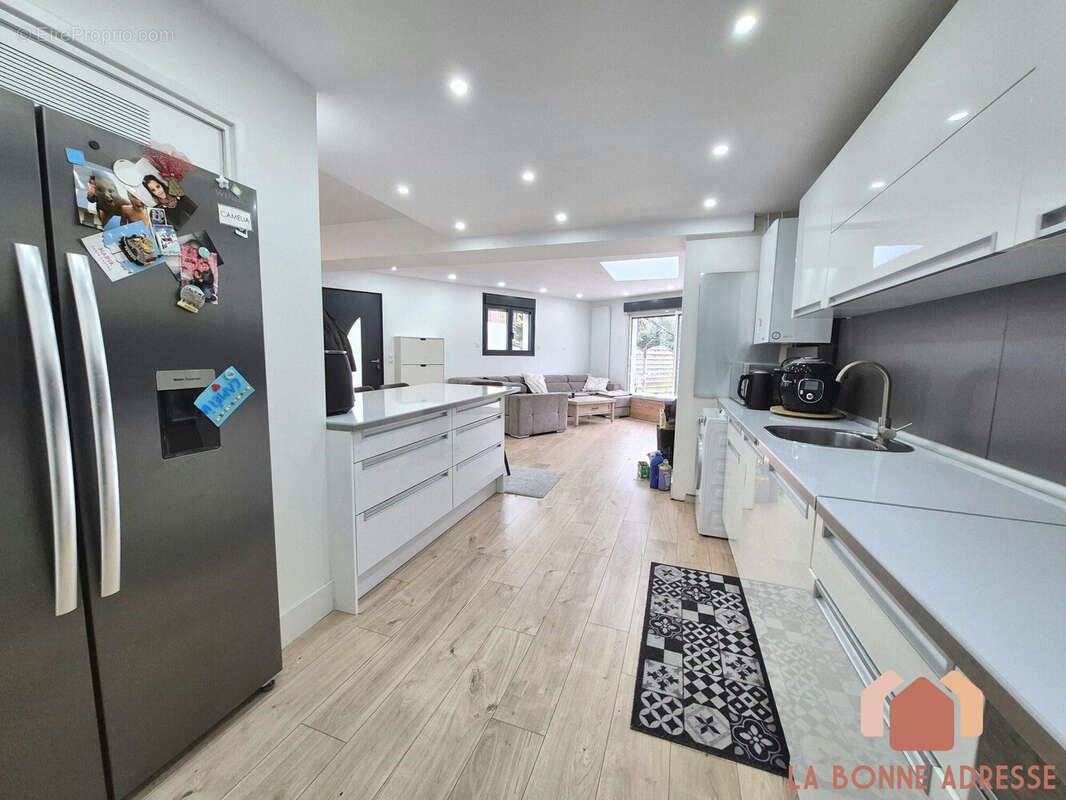 CUISINE VUE VERS SALON - Maison à TOURCOING