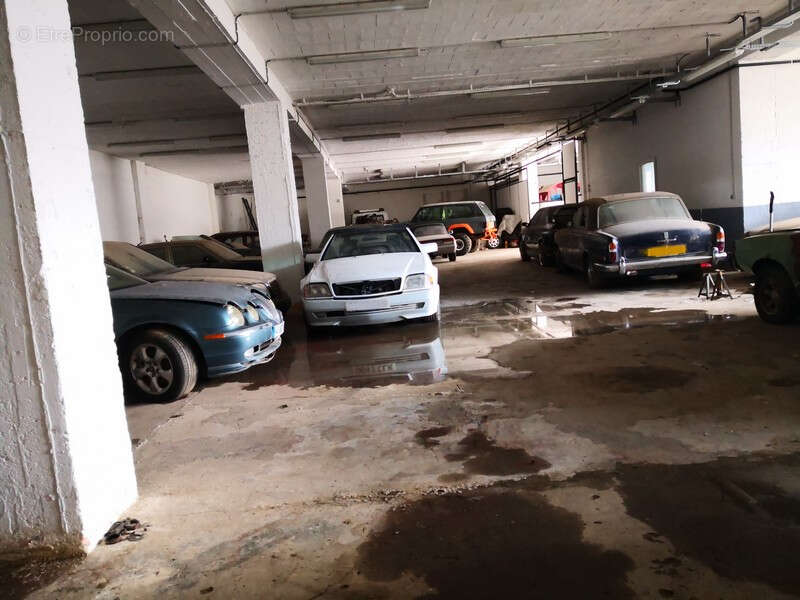 Draguignan Local pour stockage  ou garage 1100 m2 - photo 3