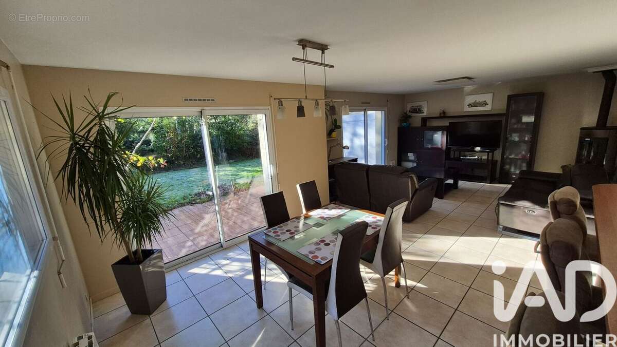 Photo 4 - Maison à LANDEVANT