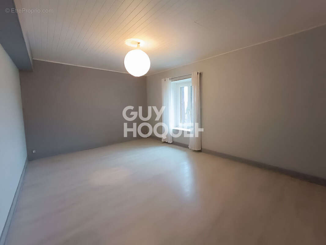 Maison à CHAMBOST-LONGESSAIGNE