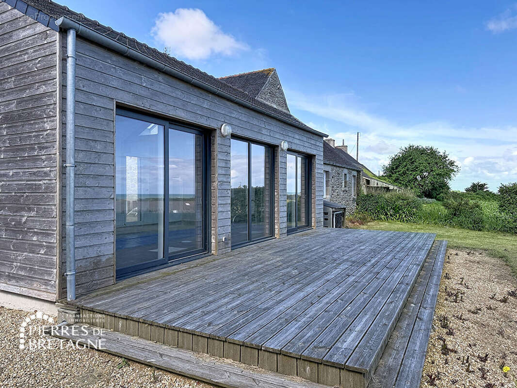 A VENDRE Longère Plounevez Lochrist 7 pièce(s) 131.44 m2 - photo 4