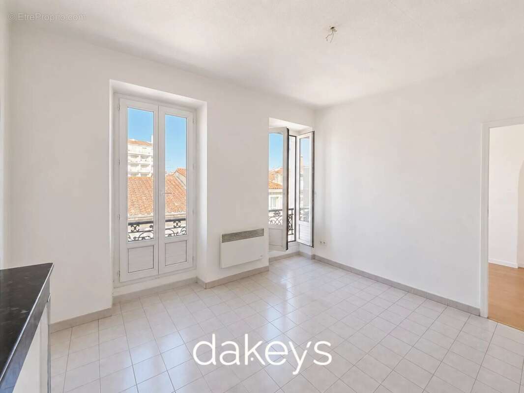 EXCLUSIVITÉ – Idéal premier achat ou investissement ! T2 de 36 m² – Secteur Castellane / Faculté de Médecine - photo 2