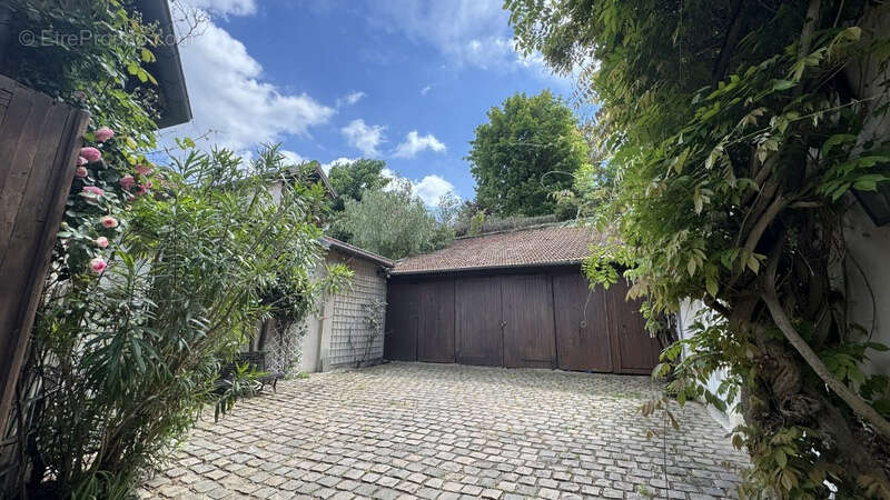 Maison à VILLE-D'AVRAY