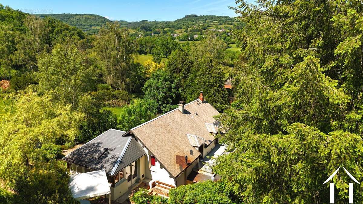 Maison à CUSSY-EN-MORVAN