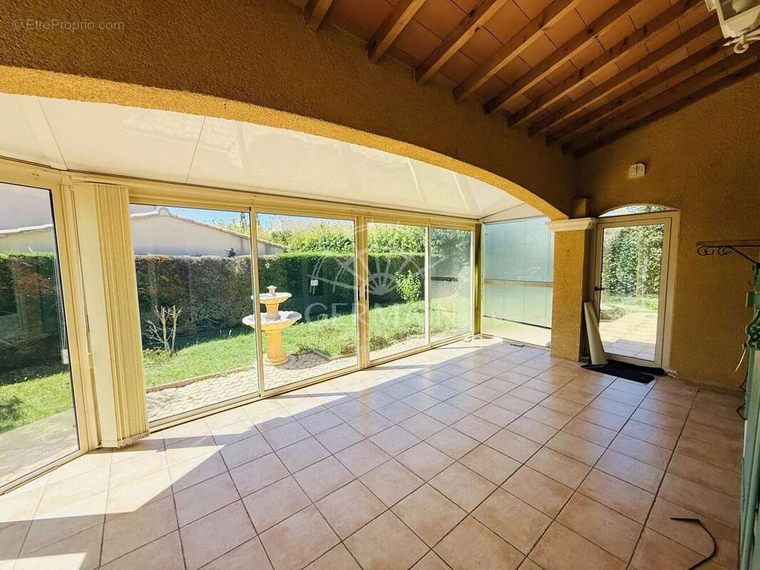 L'Isle-sur-la-Sorgue, Proche du centre-ville, maison traditionnelle de plain-pied de 120 m² - photo 11