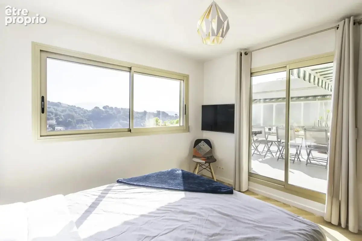 Nice – bas de bellet  3 pièces de 63 m² – terrasse de 35 m² – vue mer panoramique – garage - photo 11