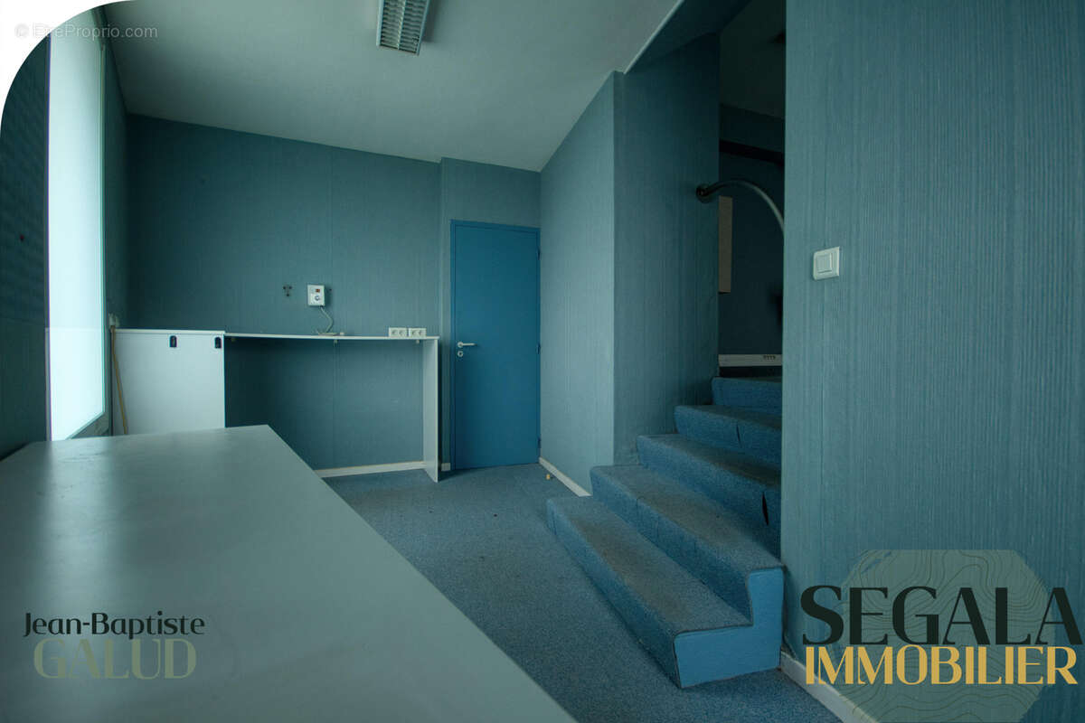 Immeuble dans le centre ville de Carmaux - 1 local commercial et 1 grand appartement - photo 24