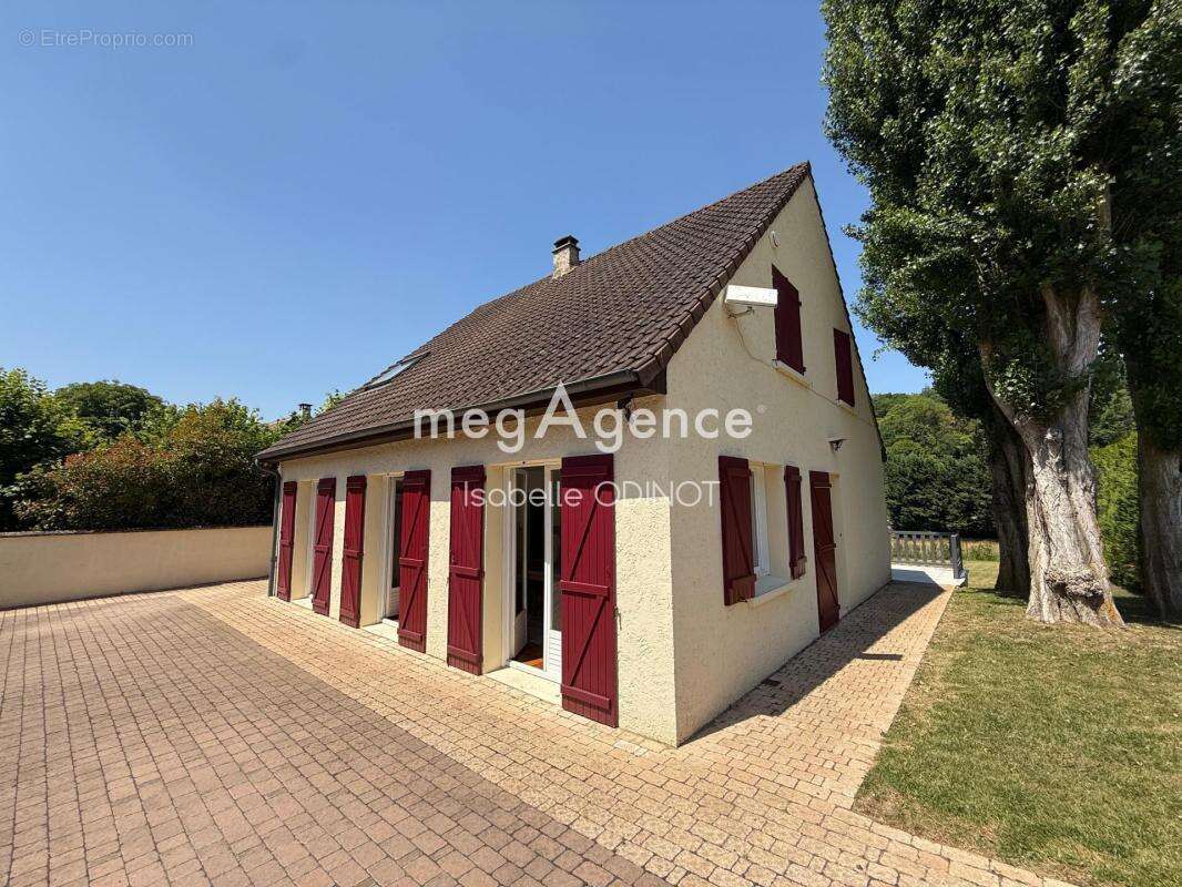 Belle Maison familiale sur un terrain de 1405m2 - photo 4