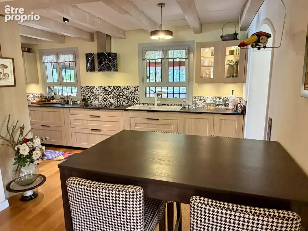 Élégante propriété avec villa principale, mazet en pierres et piscine - photo 30