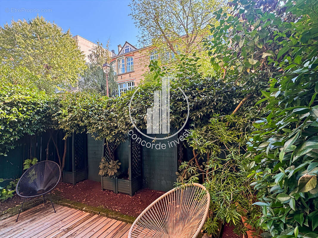 Appartement à PARIS-16E