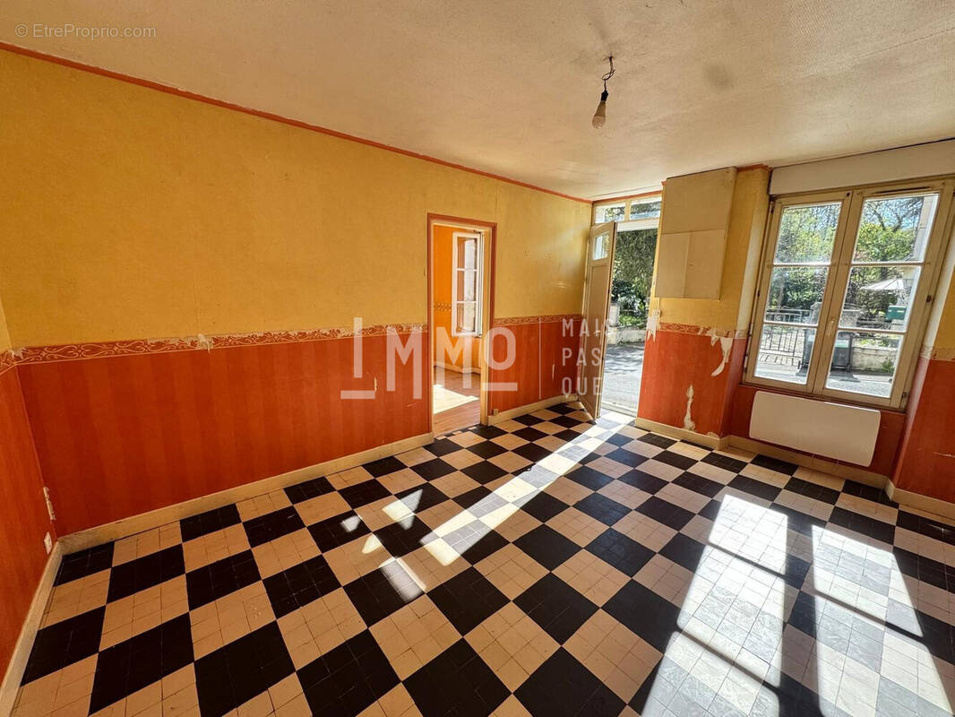 Maison à BEAUMONT-PIED-DE-BOEUF