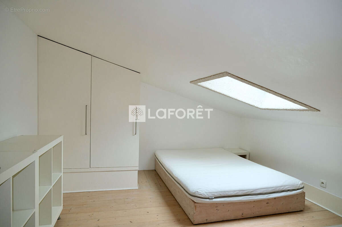 75015 MONTPARNASSE / PASTEUR / VOLONTAIRE Étage élevé - Vue dégagée sans vis-à-vis - Vue Tour Eiffel - Lumineux - Duplex clé en  - photo 7
