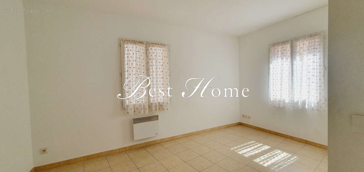 Vente appartement Proche Daudet et Arènes , A vendre Appartement de type 3 en 1er étage avec balcon - photo 5