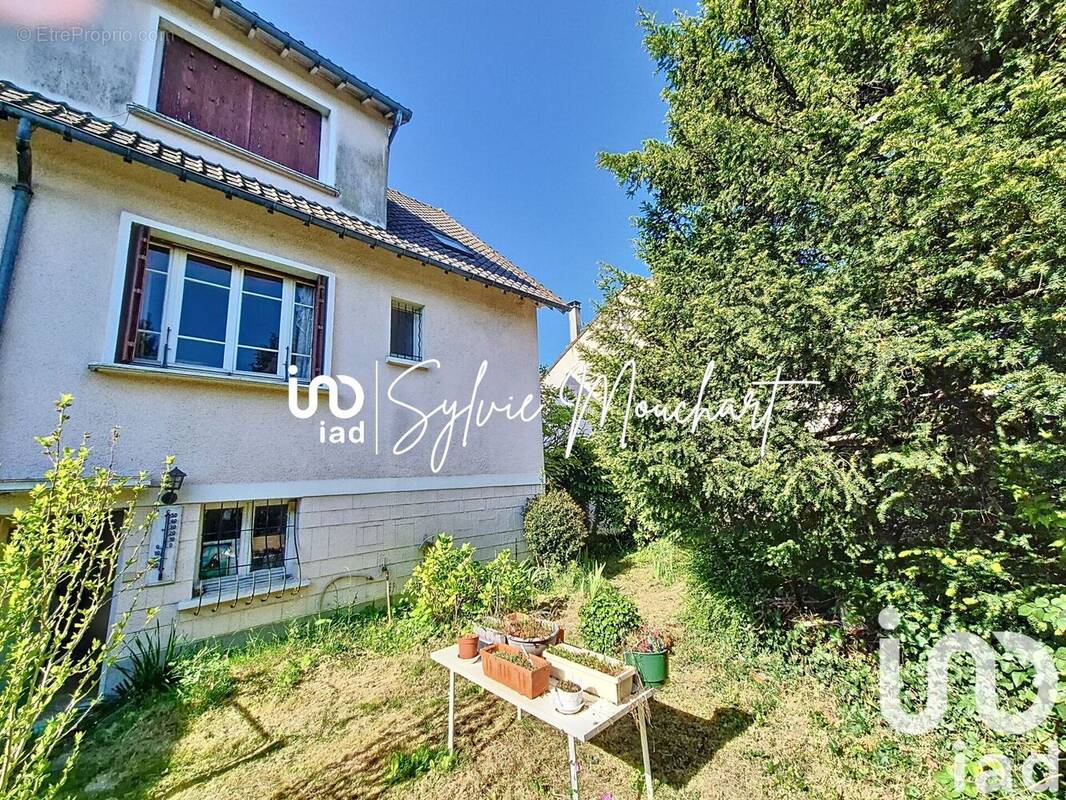 Photo 1 - Maison à LE MESNIL-SAINT-DENIS