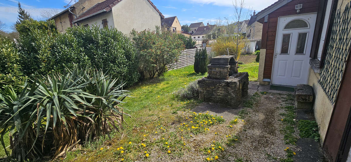 Maison à VOUTENAY-SUR-CURE