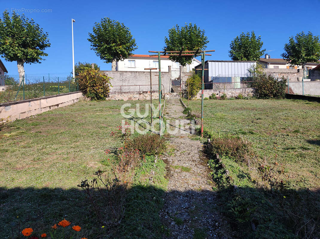 Appartement à NOIRETABLE