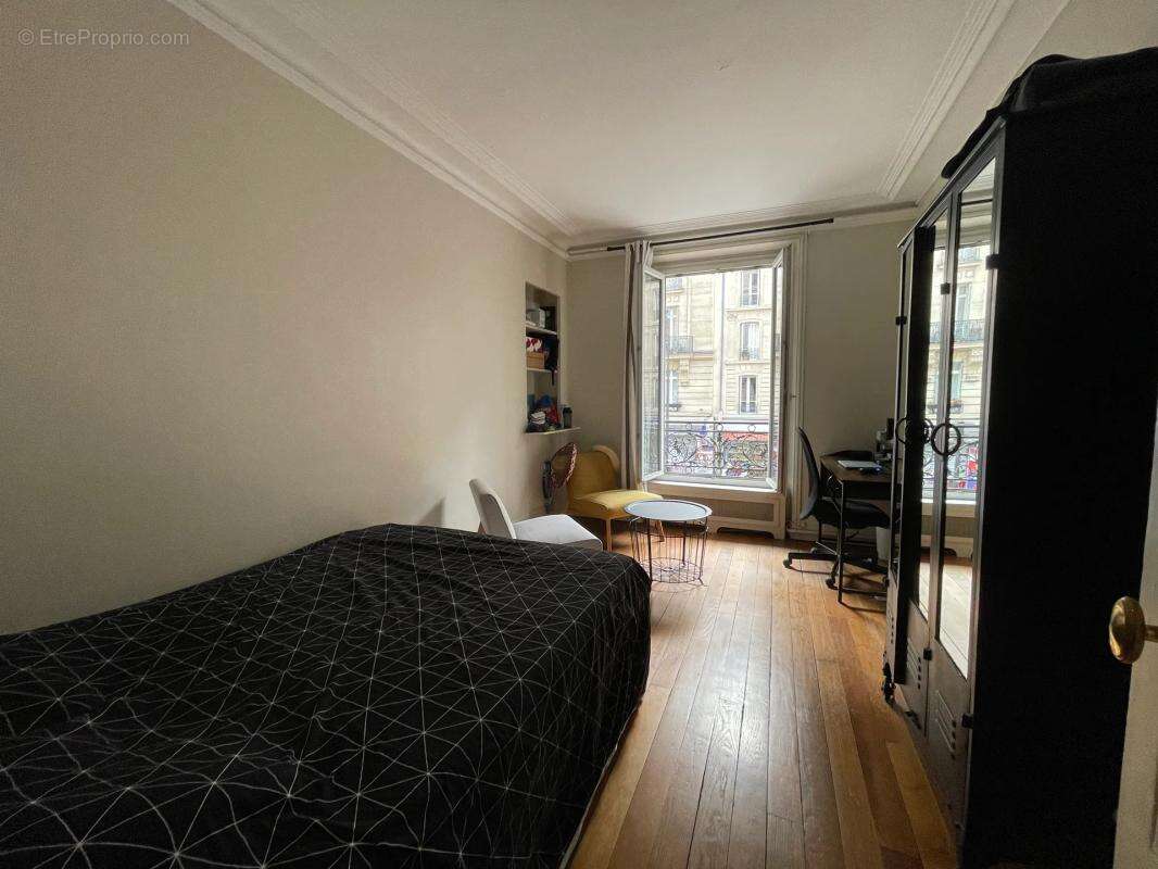 Appartement 3 pièces - 56 m2 - Paris 75018 - photo 2