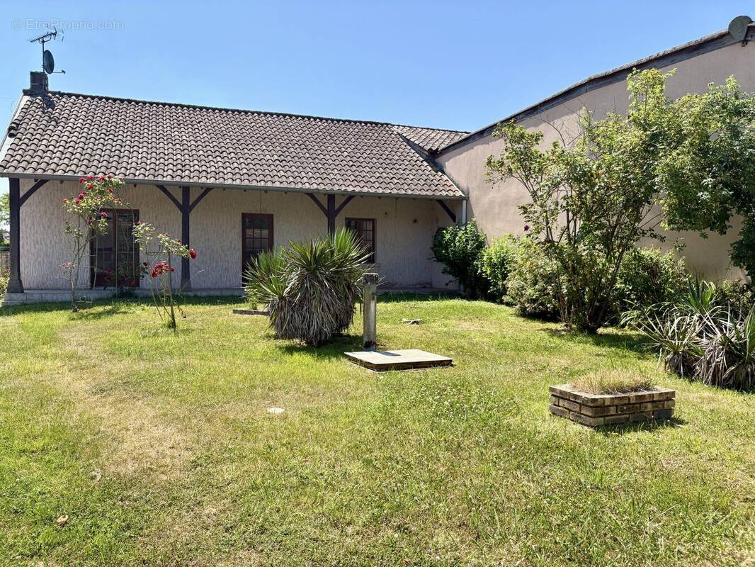 Maison à LA GENETE