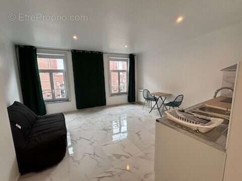 Maison à AVESNES-SUR-HELPE