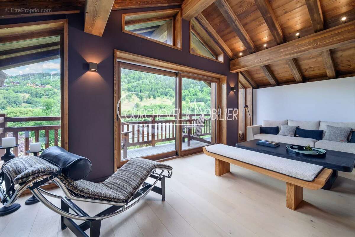 Maison à LES ALLUES