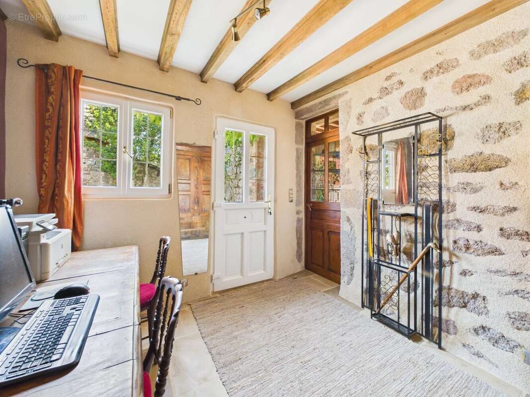 Maison à LA ROCHE-EN-BRENIL