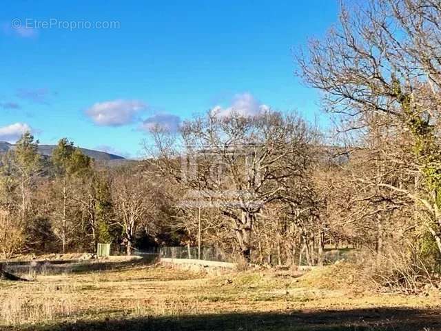 Terrain à TOURRETTES