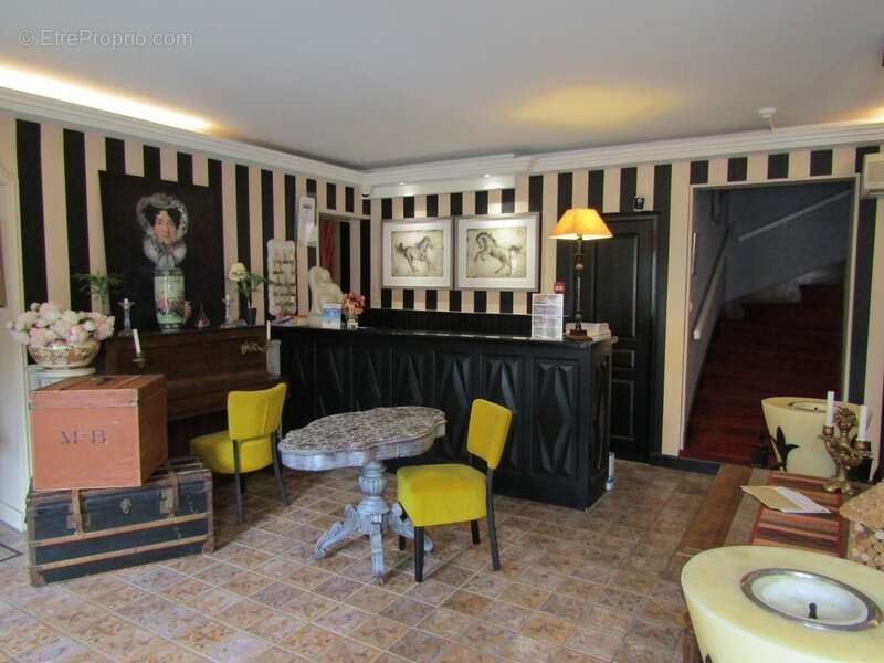 Commerce à LES EYZIES-DE-TAYAC-SIREUIL