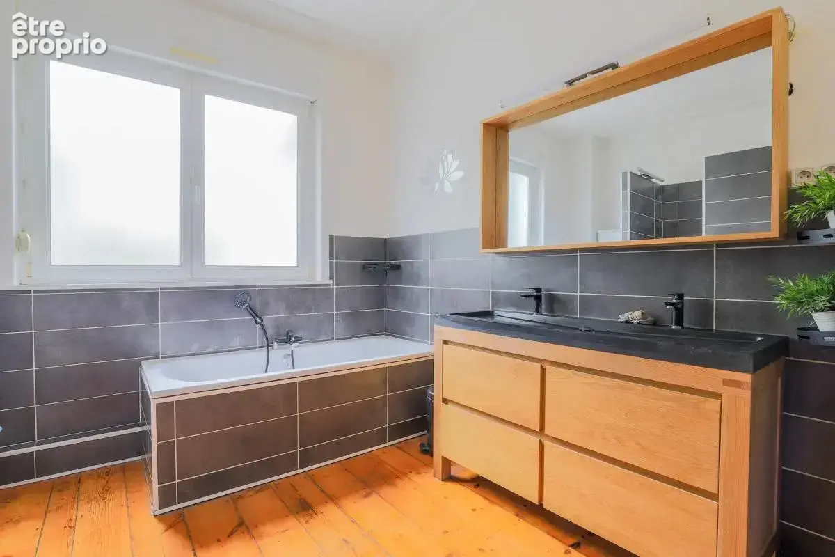 Maison de 8 pièces de 177 m² à Loos - photo 11