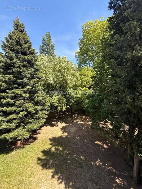 Appartement à VARAGES