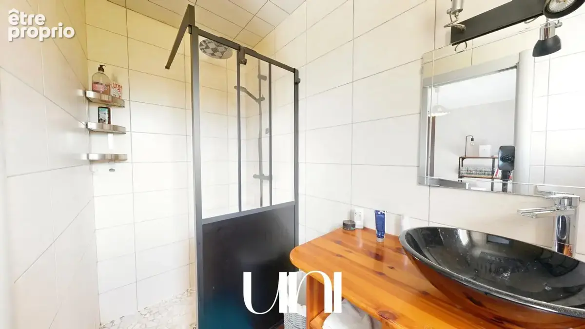 Maison 5 pièces de 148 avec double garage - MONCEAUX EN BESSIN - photo 8