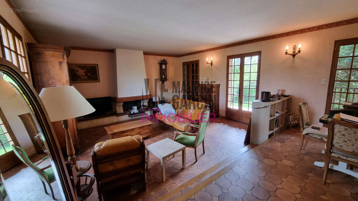 Maison 109 m² à Entraigues-Sur-La-Sorgue  - photo 3