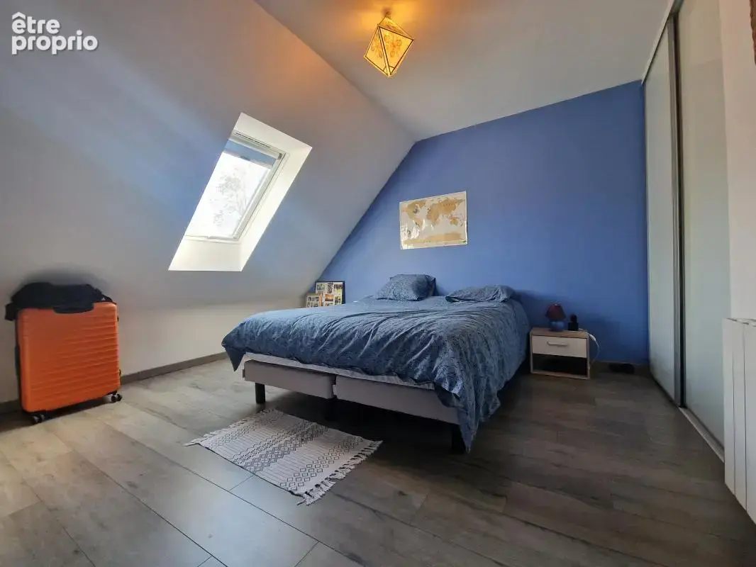VAIRES SUR MARNE : Maison individuelle de construction 2012 de 7 pièces principales d'une superficie habitable de 122m² (145m² a - photo 10