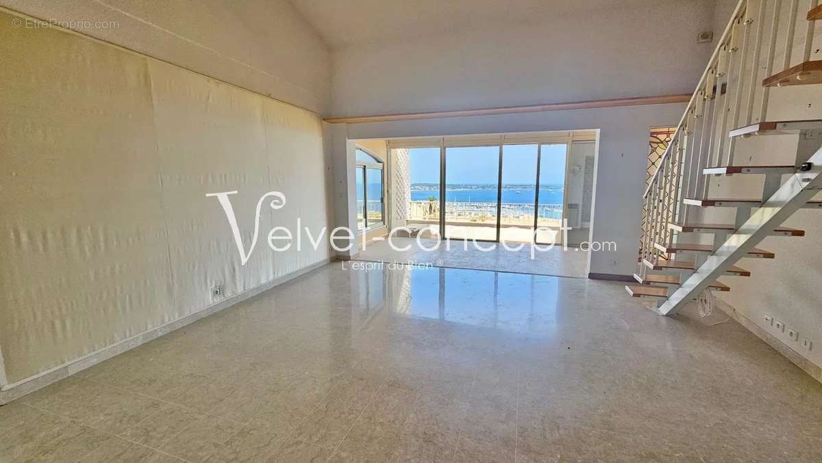 Appartement à VALLAURIS