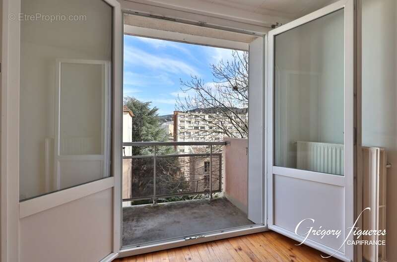 Appartement à SAINT-ETIENNE