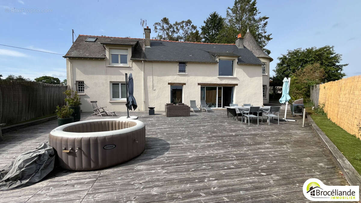 Maison à SAINT-GILLES