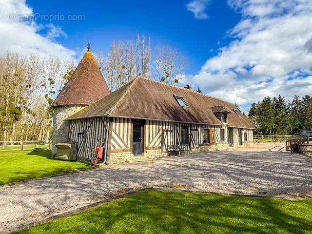 Propriété avec longère rénovée, île en douves, grange à rénover et herbages - photo 2