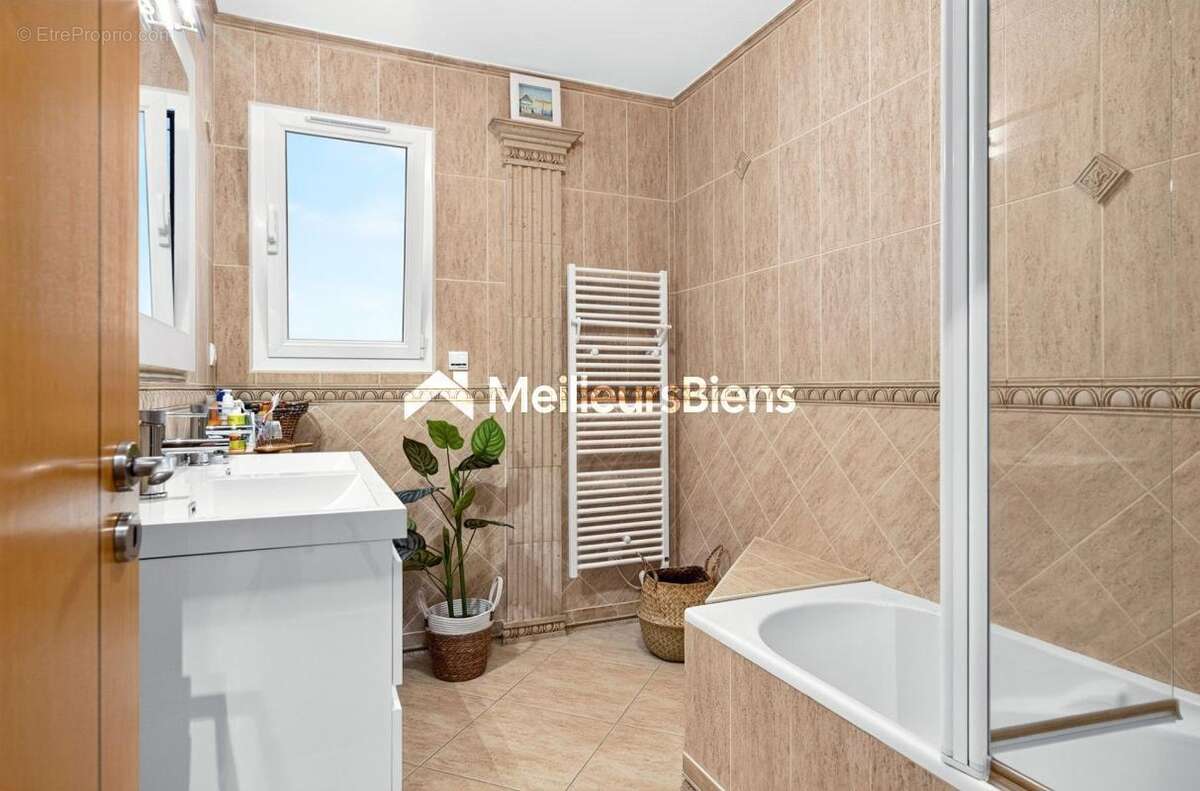 Maison contemporaine 287m2 - 5 chambres - Terrain 2512m2 - DPE A - photo 11