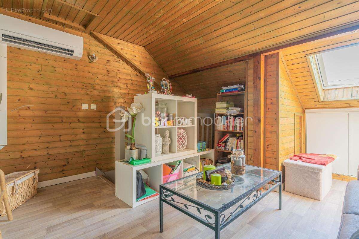T2 bis en duplex – 47 m² Carrez / 64 m² au sol – À deux pas des commodités de La Balme-de-Sillingy - photo 7