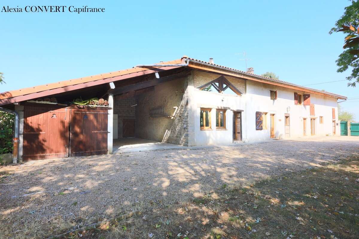 Ferme Rénovée à vendre 6 pièces 249m² SAINT DENIS LES BOURG (01) - photo 3