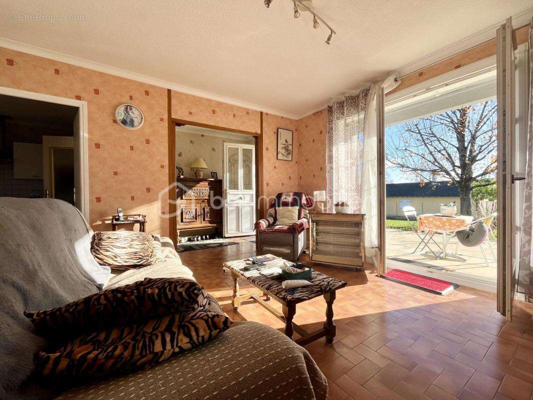 Maison à ROMANECHE-THORINS