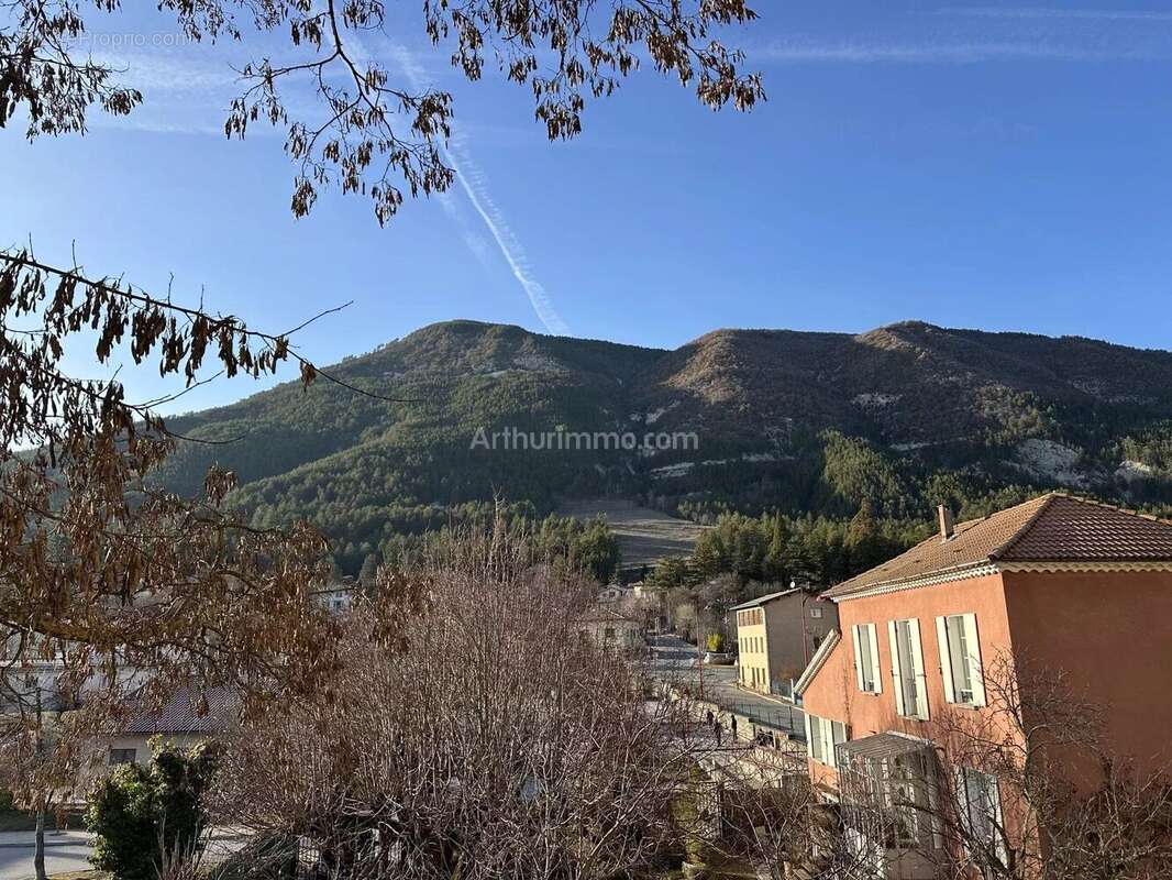 Appartement à SAINT-ANDRE-LES-ALPES