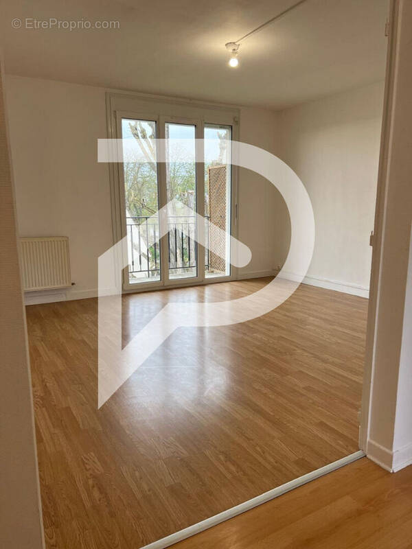 Appartement à VILLENEUVE-SAINT-GERMAIN