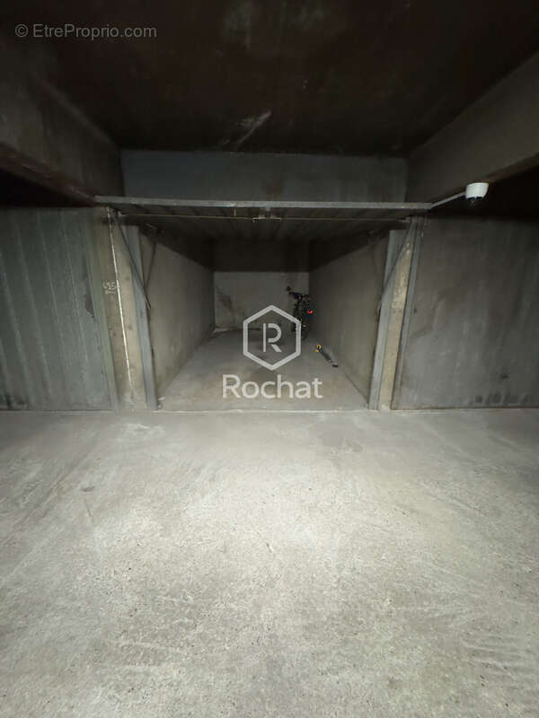 Lyon 3   part-dieu - appartement rénové de 40,64m2 hab. avec balcon   garage fermé + cave - photo 6