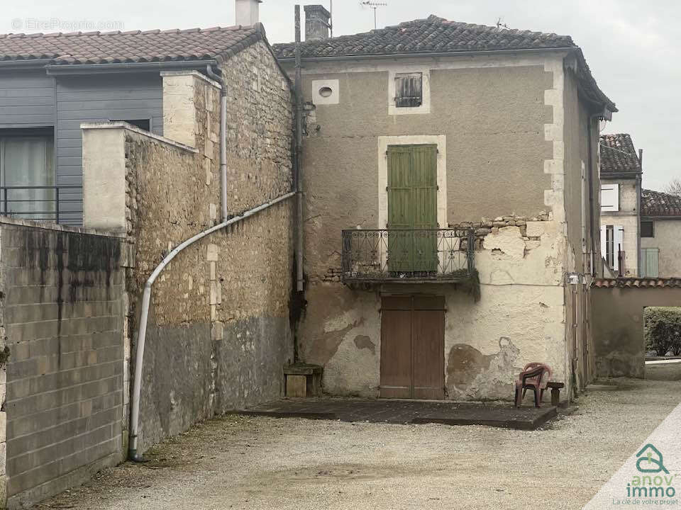Appartement à GOND-PONTOUVRE