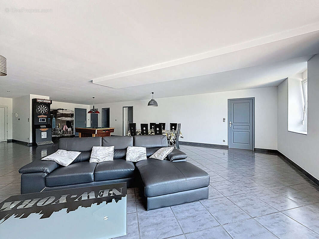 Maison à NEUFCHATEAU